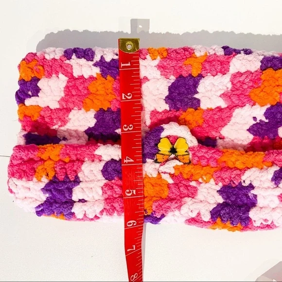 Very 90s VINTAGE Soft Fluffy Travel Clutch With Butterfly Clasp - Picture 9 of 9